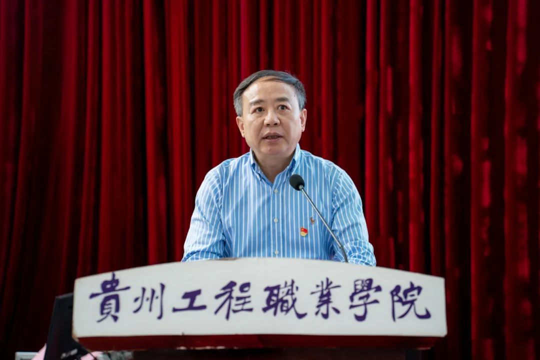 共青团开云网页版委员会第七期“青年马克思主义者培养工程”培训班结业典礼暨第八期开班式(图6) 共青团开云网页版委员会第七期“青年马克思主义者培养工程”培训班结业典礼暨第八期开班式(图6)
