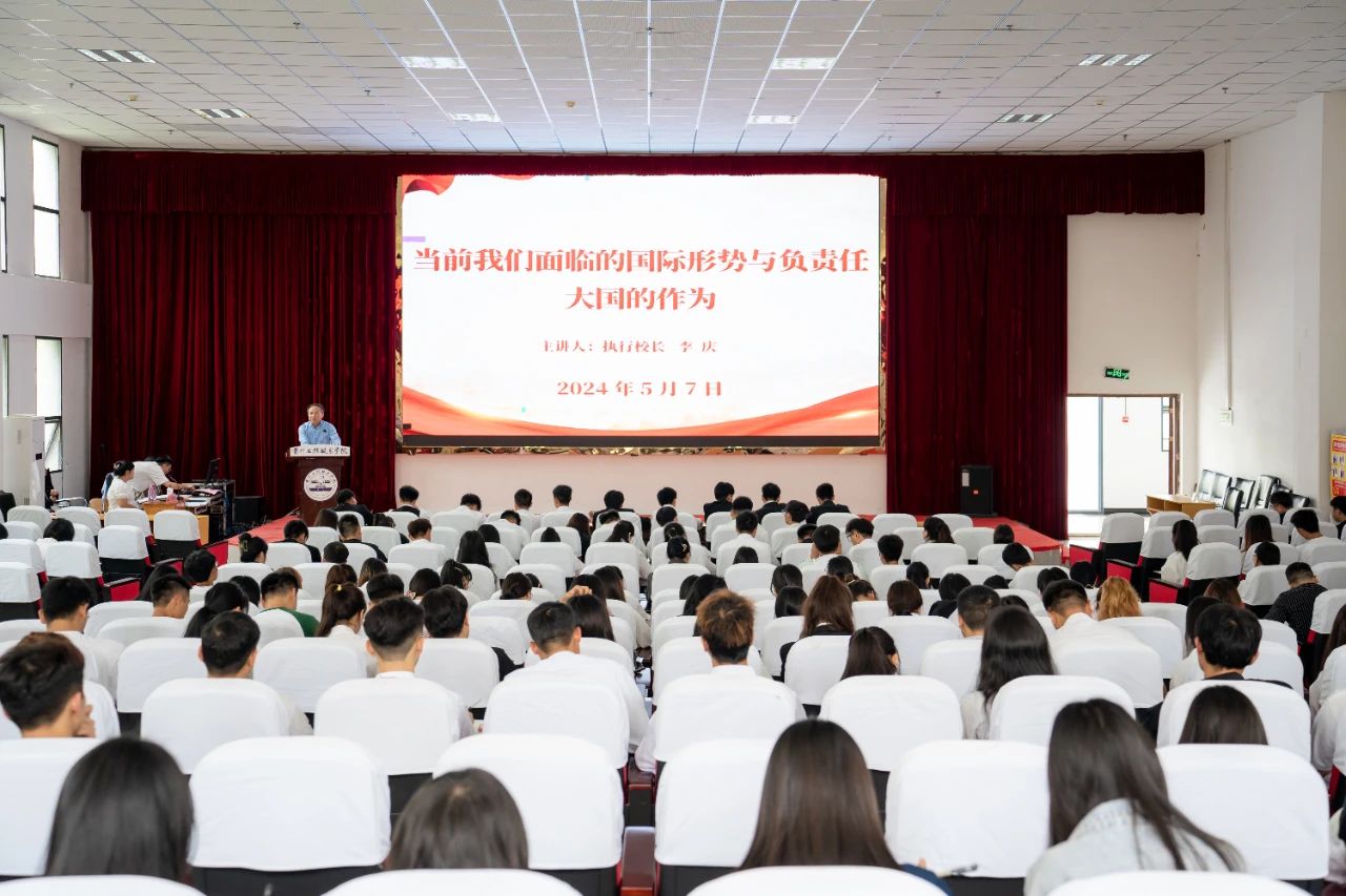 共青团开云网页版委员会第七期“青年马克思主义者培养工程”培训班结业典礼暨第八期开班式(图8) 共青团开云网页版委员会第七期“青年马克思主义者培养工程”培训班结业典礼暨第八期开班式(图8)