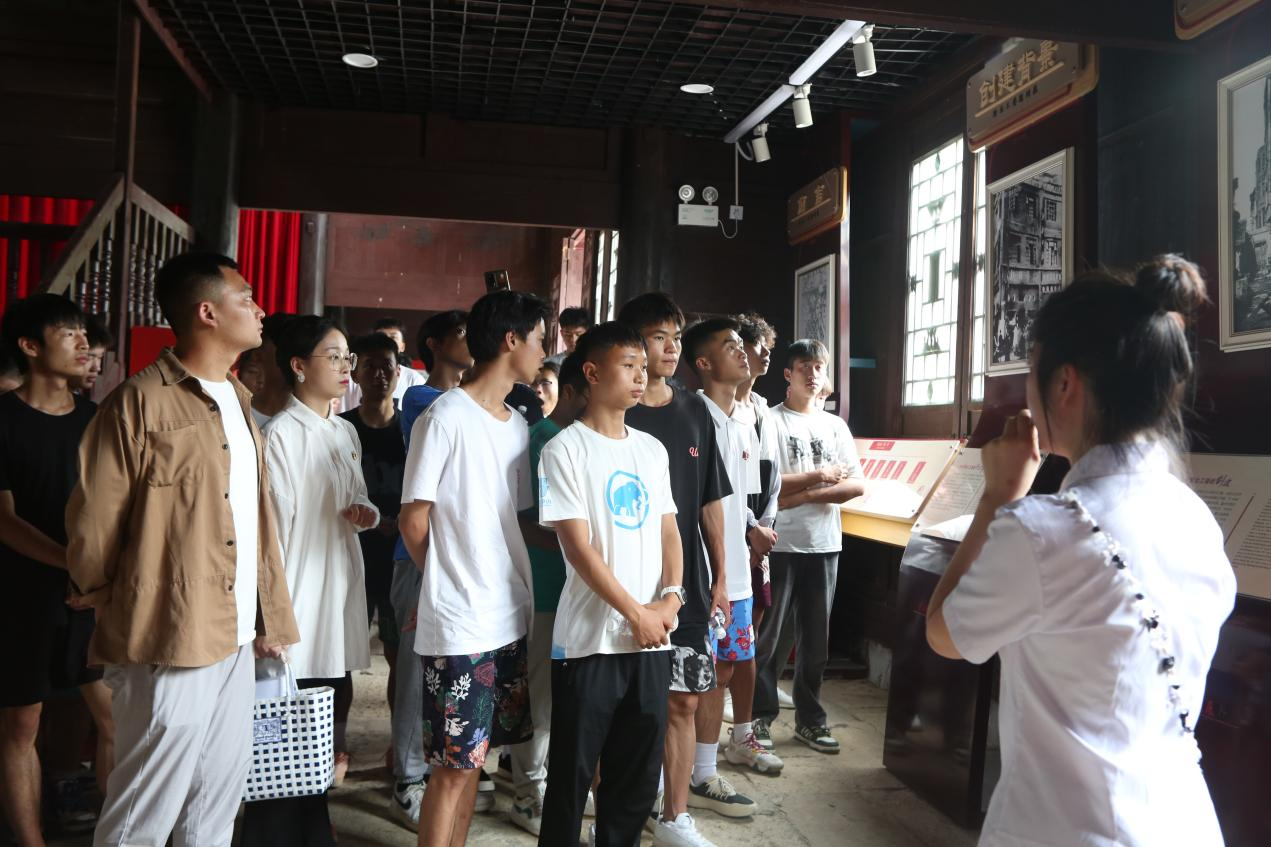 马克思主义学院 组织学生开展“传承红色基因 赓续红色血脉”实践教学活动(图4) 马克思主义学院 组织学生开展“传承红色基因 赓续红色血脉”实践教学活动(图4)