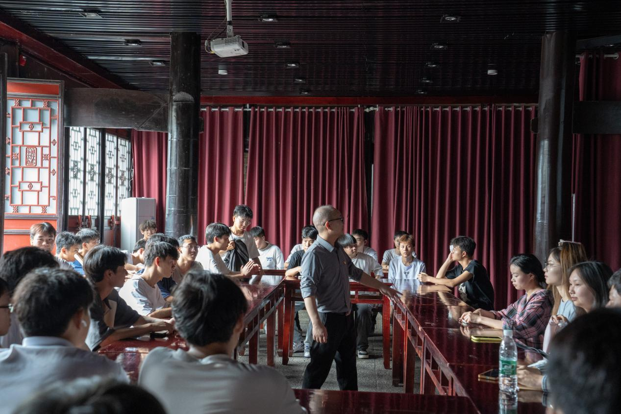 马克思主义学院 组织学生开展“传承红色基因 赓续红色血脉”实践教学活动(图6) 马克思主义学院 组织学生开展“传承红色基因 赓续红色血脉”实践教学活动(图6)