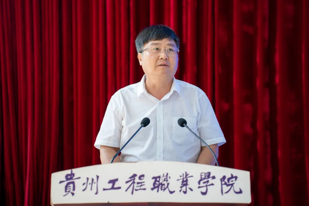 开云网页版召开2024年教师节庆祝表彰大会(图2) 开云网页版召开2024年教师节庆祝表彰大会(图2)