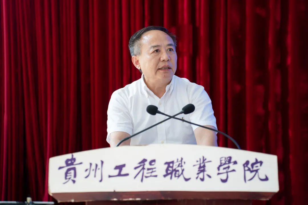 开云网页版召开2024年教师节庆祝表彰大会(图3) 开云网页版召开2024年教师节庆祝表彰大会(图3)