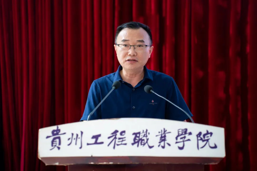 开云网页版召开2024年教师节庆祝表彰大会(图4) 开云网页版召开2024年教师节庆祝表彰大会(图4)