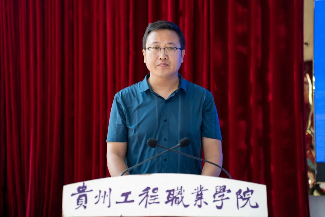 开云网页版召开2024年教师节庆祝表彰大会(图5) 开云网页版召开2024年教师节庆祝表彰大会(图5)