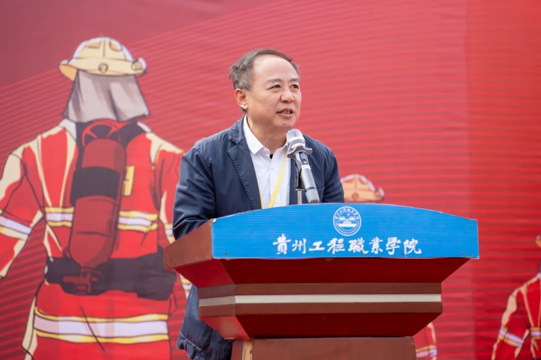 开云网页版举办德江县第三届大学生消防技能运动会(图5) 开云网页版举办德江县第三届大学生消防技能运动会(图5)