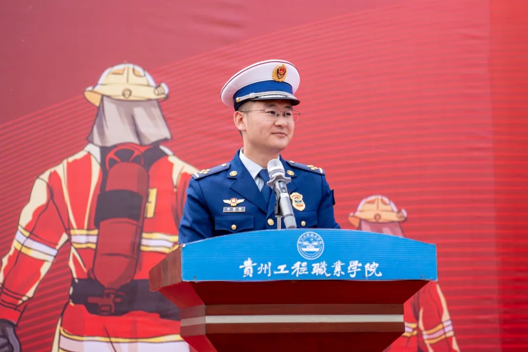 开云网页版举办德江县第三届大学生消防技能运动会(图10) 开云网页版举办德江县第三届大学生消防技能运动会(图10)