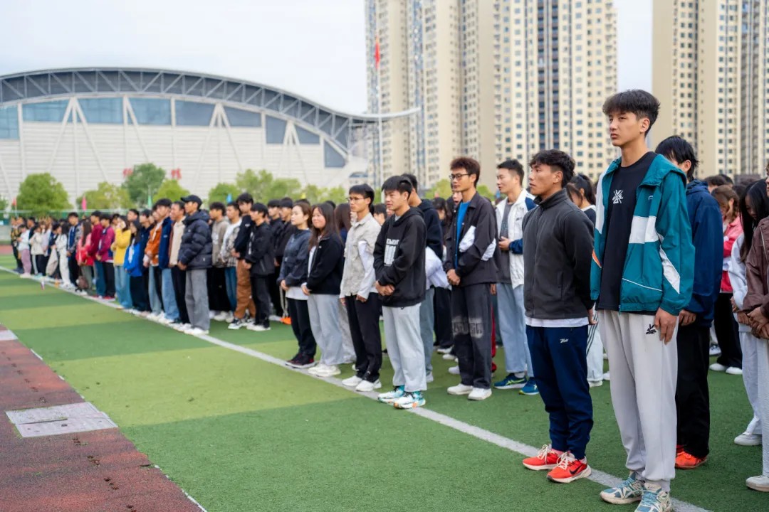 开云网页版举办德江县第三届大学生消防技能运动会(图7) 开云网页版举办德江县第三届大学生消防技能运动会(图7)