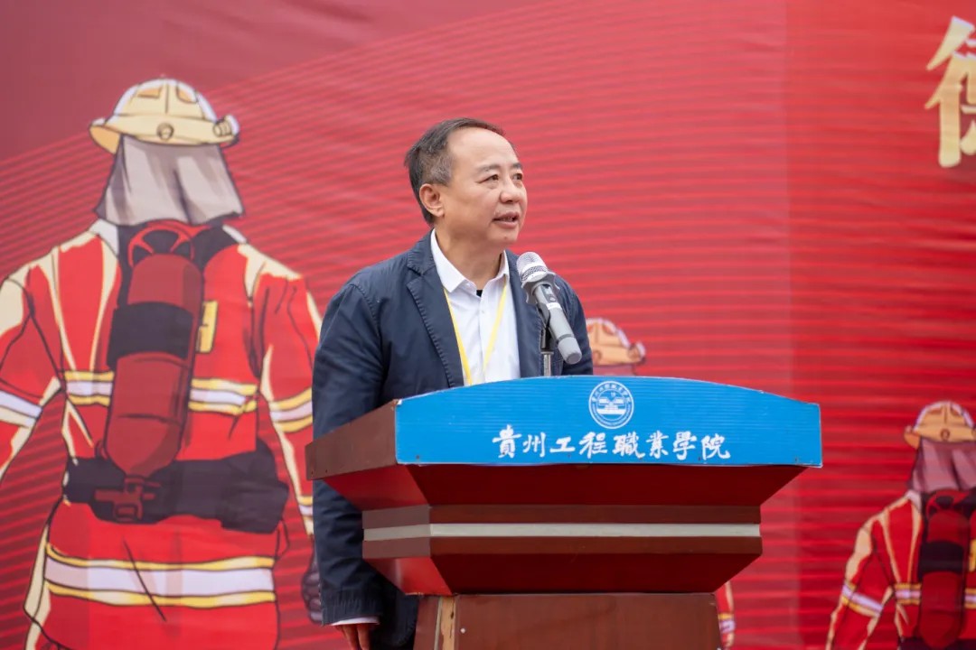开云网页版举办德江县第三届大学生消防技能运动会(图11) 开云网页版举办德江县第三届大学生消防技能运动会(图11)