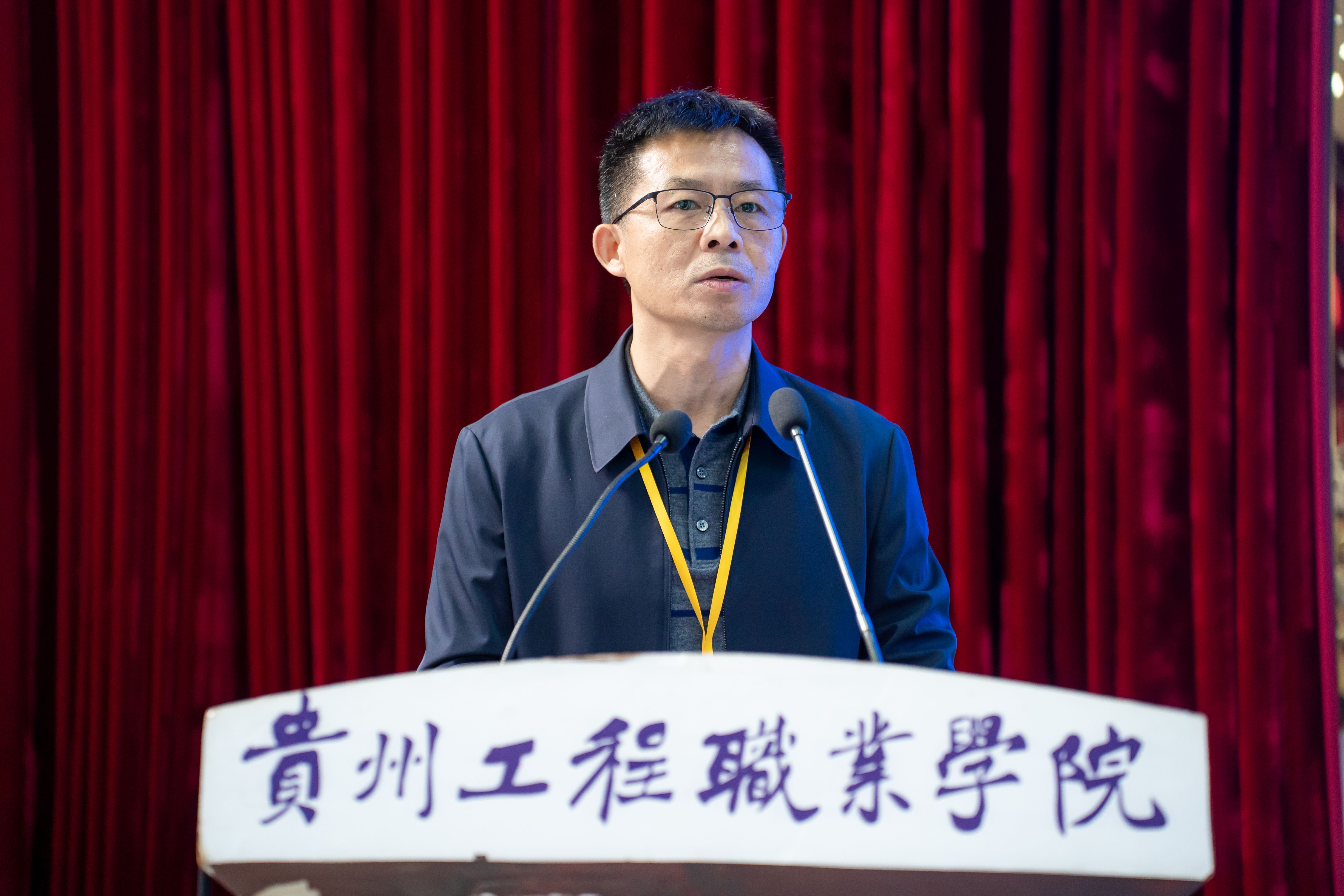 我校召开2024年秋季学期期中职工大会(图2) 我校召开2024年秋季学期期中职工大会(图2)