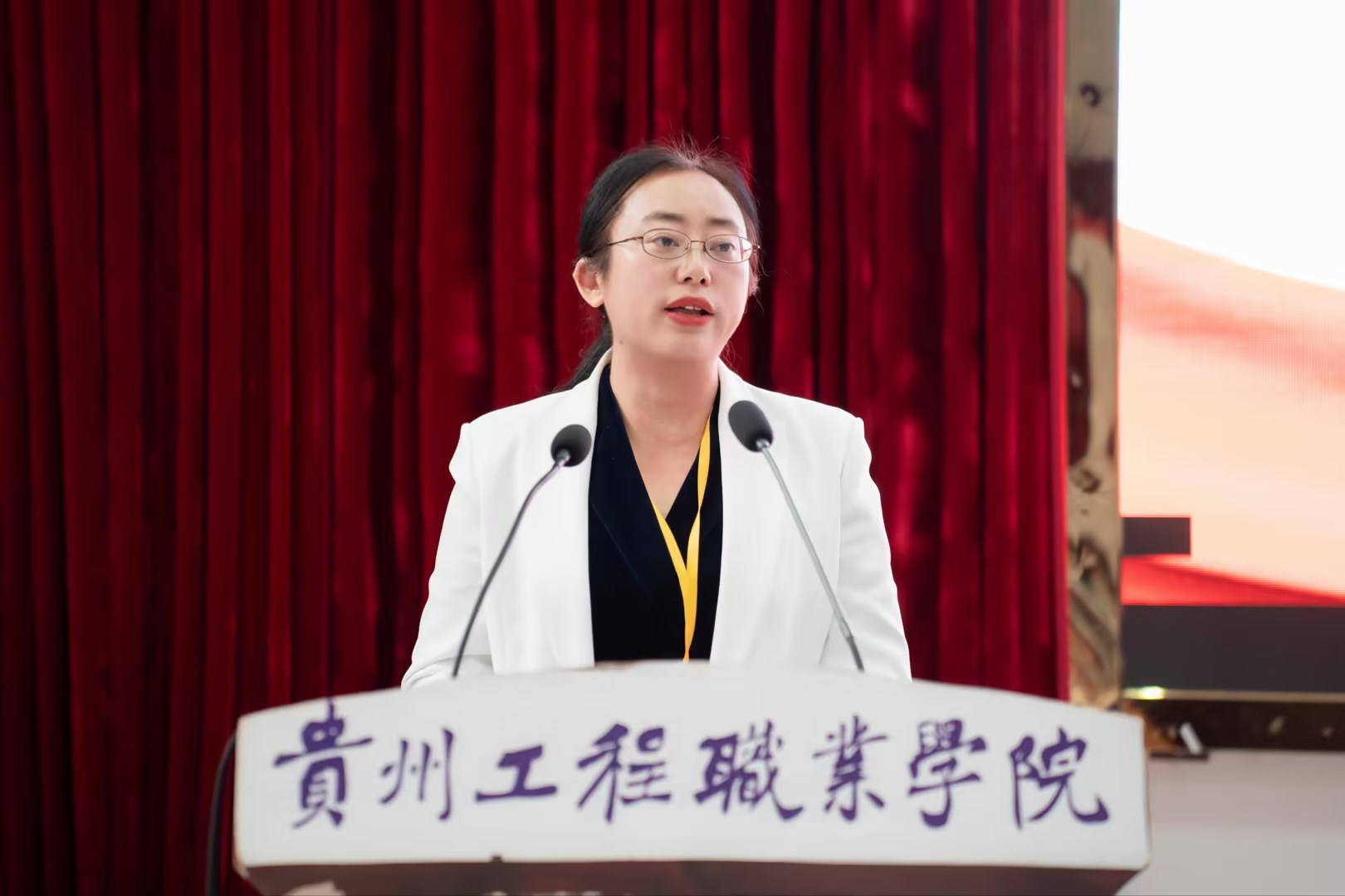 我校召开2024年秋季学期期中职工大会(图3) 我校召开2024年秋季学期期中职工大会(图3)