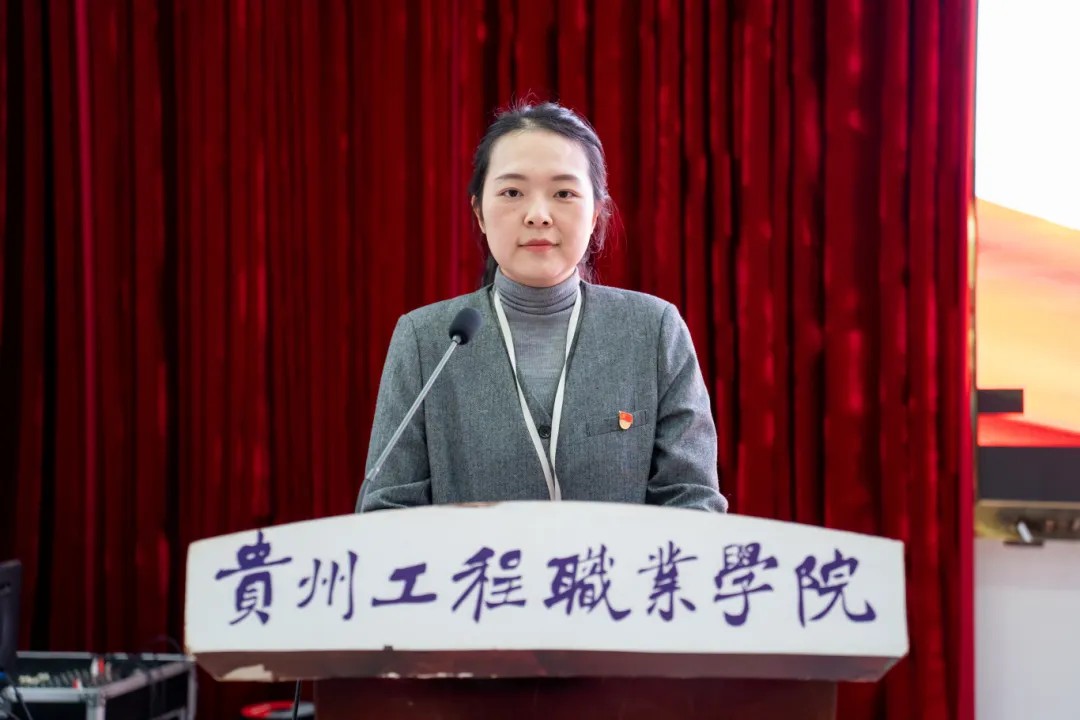 中共开云网页版委员会第七期入党积极分子和发展对象集中培训开班仪式(图2) 中共开云网页版委员会第七期入党积极分子和发展对象集中培训开班仪式(图2)