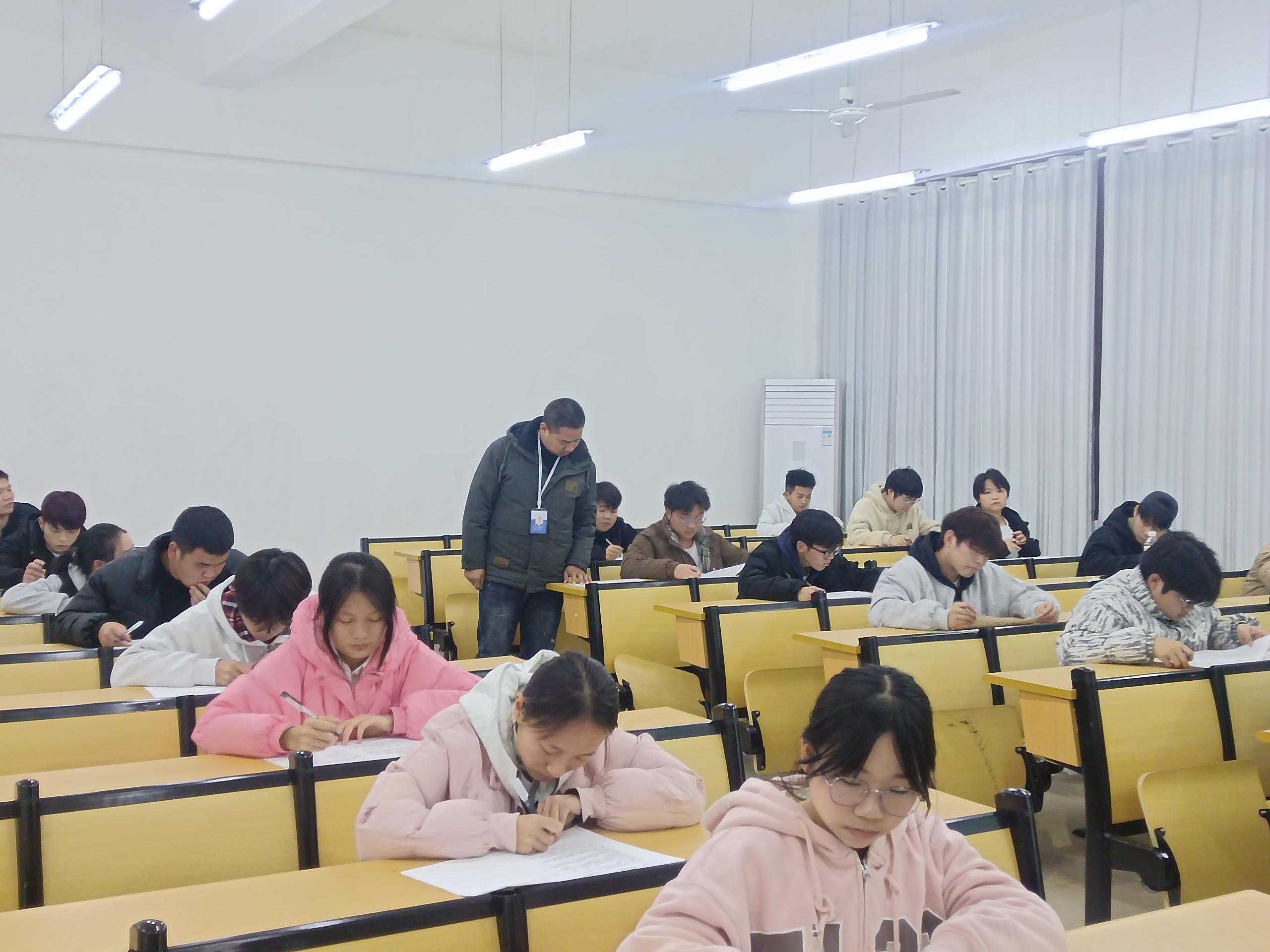 凝聚青春力量 考核激发担当 建筑工程学院党总支开展入党积极分子 理论知识测试(图1) 凝聚青春力量 考核激发担当 建筑工程学院党总支开展入党积极分子 理论知识测试(图1)