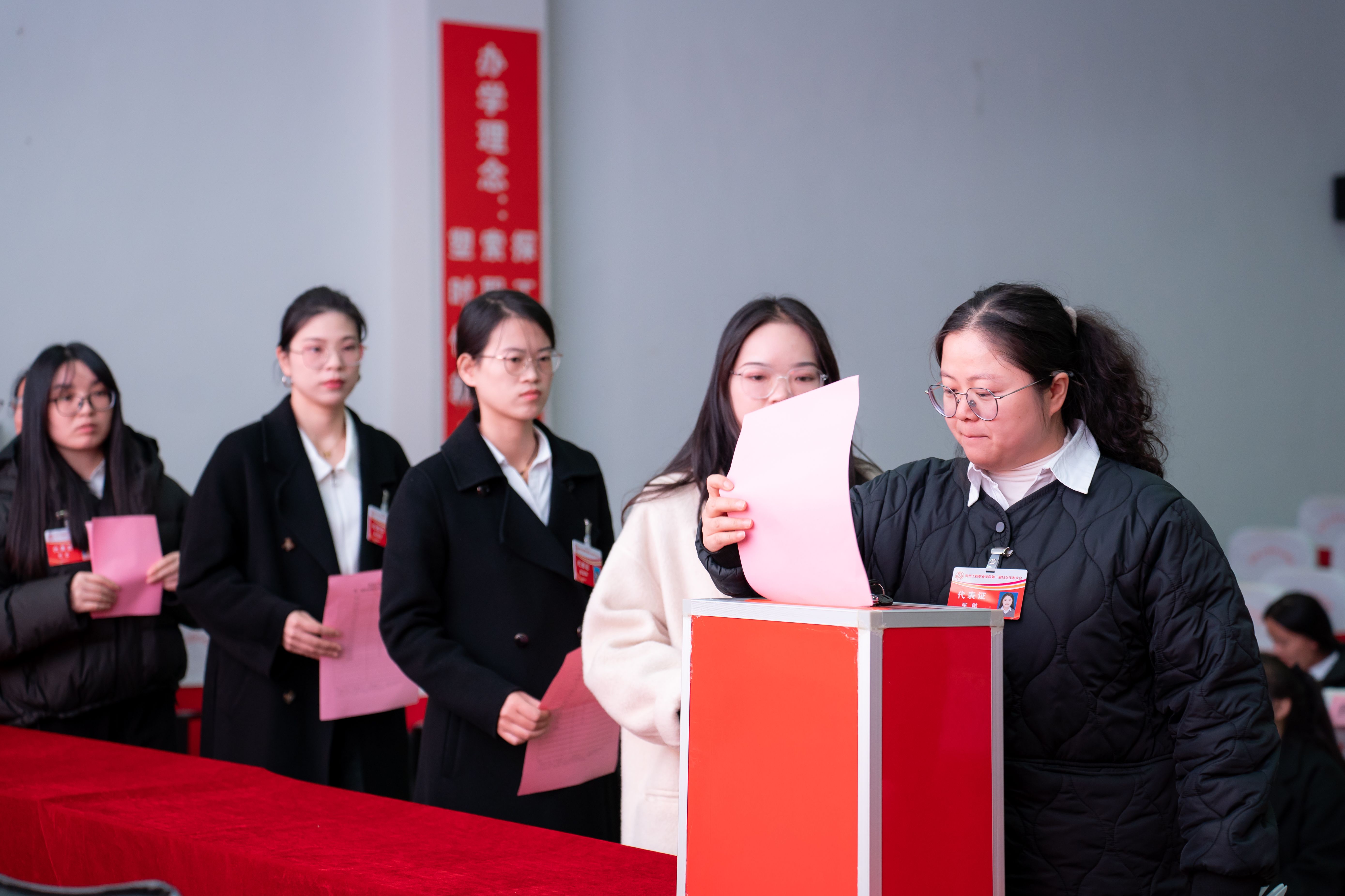 开云网页版妇女联合会成立暨妇女第一次代表大会胜利召开(图6) 开云网页版妇女联合会成立暨妇女第一次代表大会胜利召开(图6)