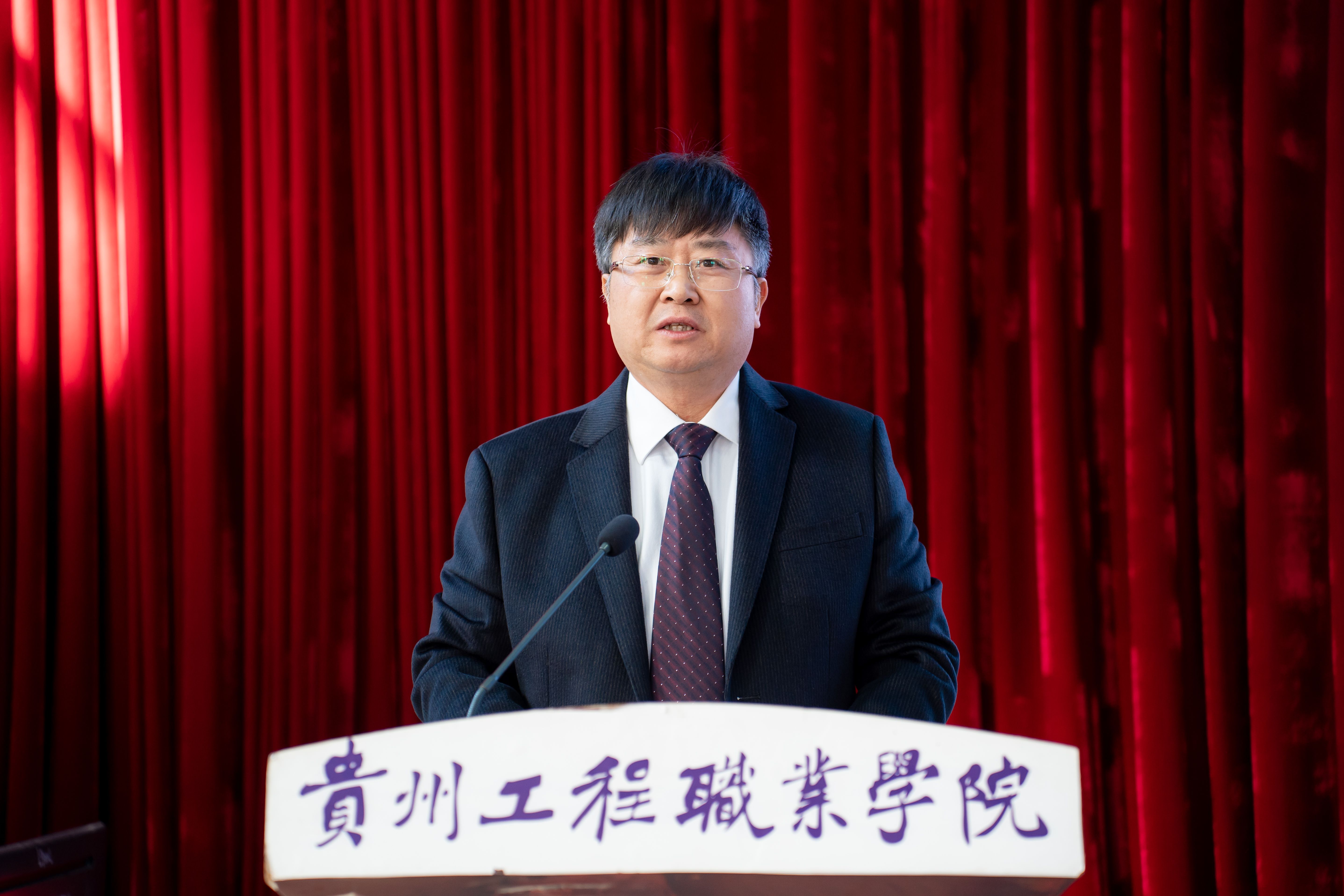 开云网页版第五次学生代表大会顺利召开(图2) 开云网页版第五次学生代表大会顺利召开(图2)
