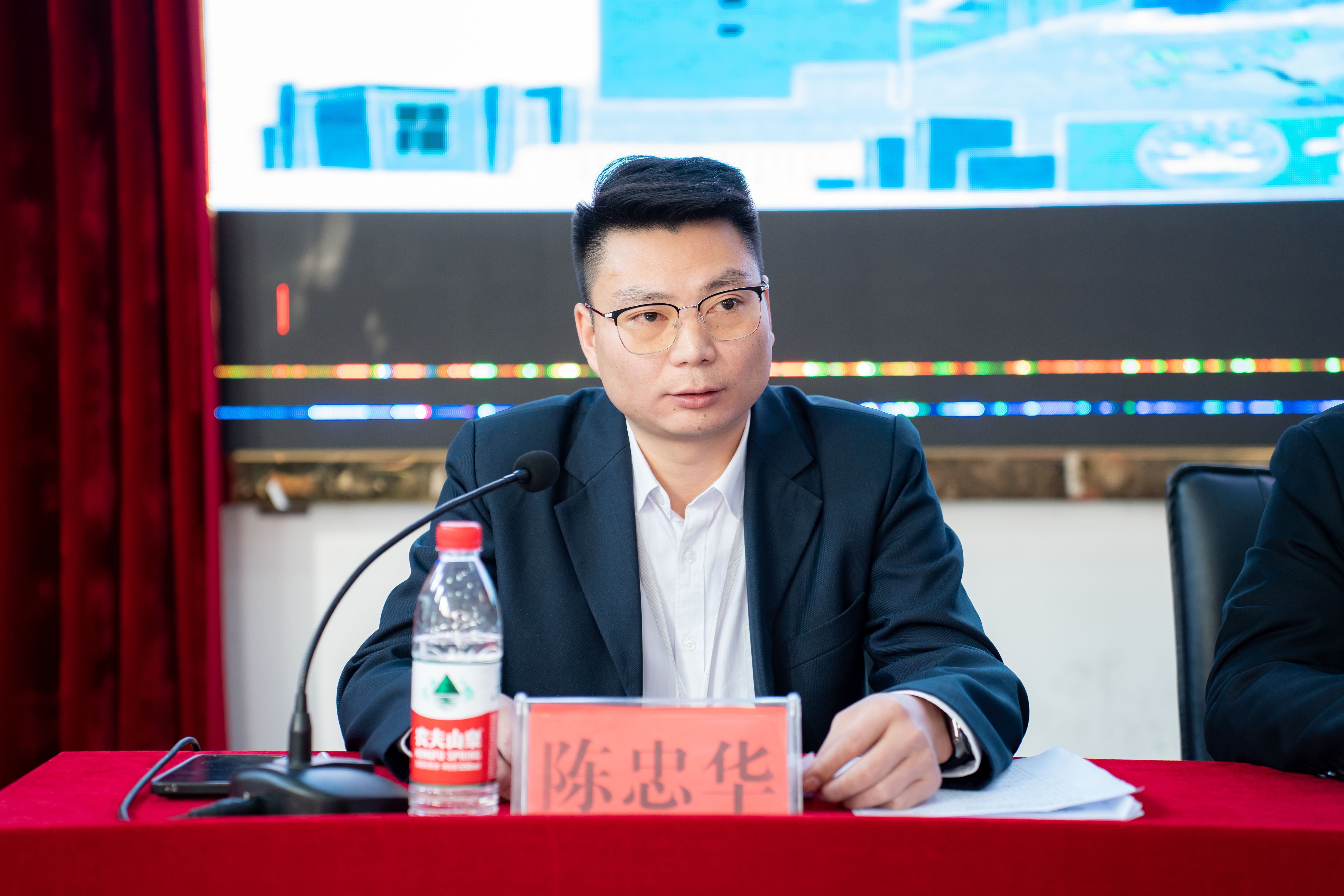 开云网页版第五次学生代表大会顺利召开(图3) 开云网页版第五次学生代表大会顺利召开(图3)