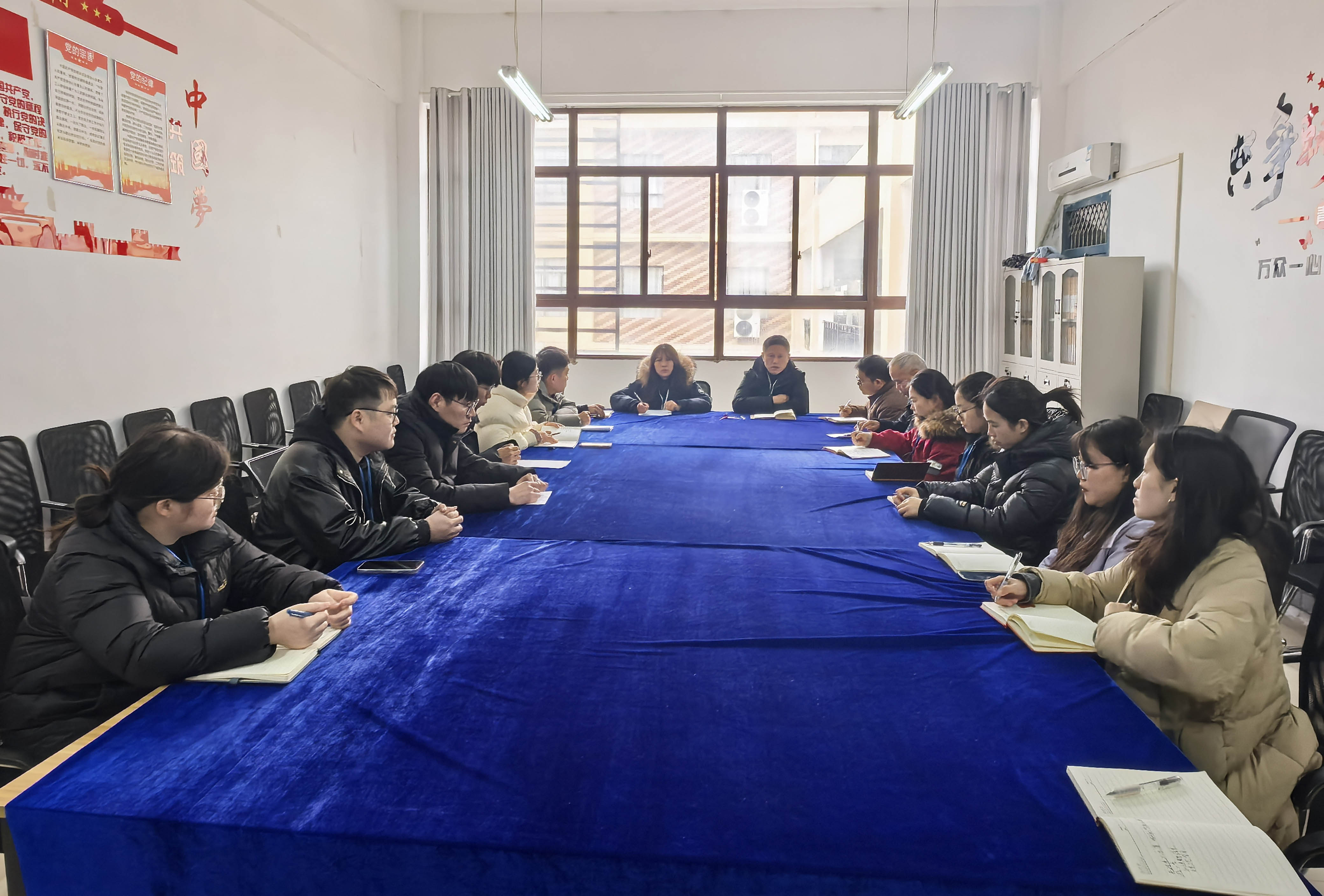 中共开云网页版装备制造与信息技术学院总支部委员会召开党总支部大会(图1) 中共开云网页版装备制造与信息技术学院总支部委员会召开党总支部大会(图1)